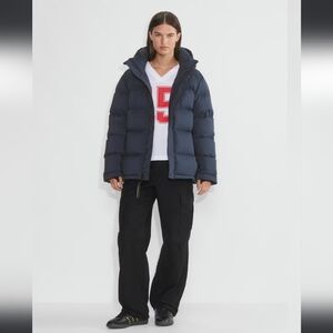 Black Medium Aritzia Super Puff no hood, older style, hologram missing